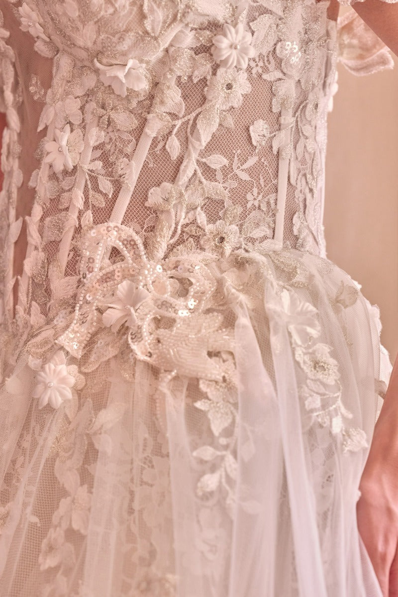 Andrea & Leo Couture WL093 detail view
